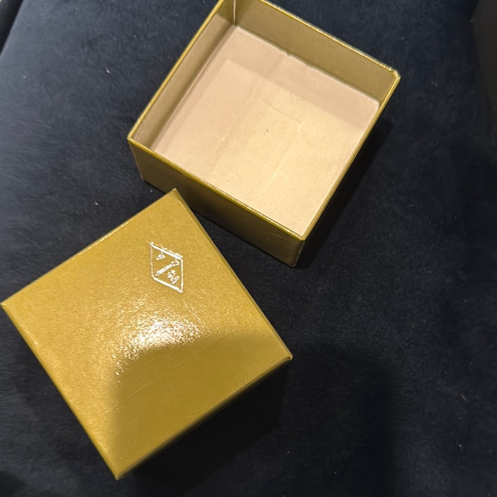 Van Clef Jewelry Box - Picture 3 of 4
